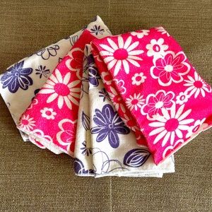 Set of 4 new kitchen towels